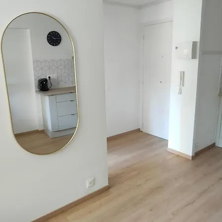 Neuf Centre Au Calme アパート